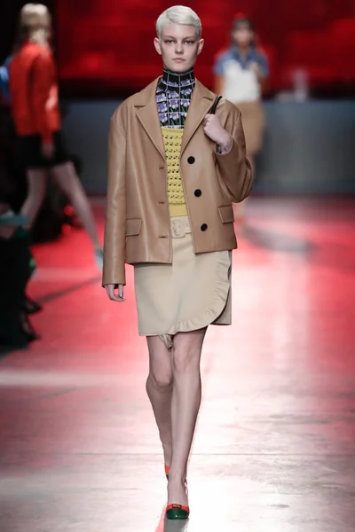 Look 25